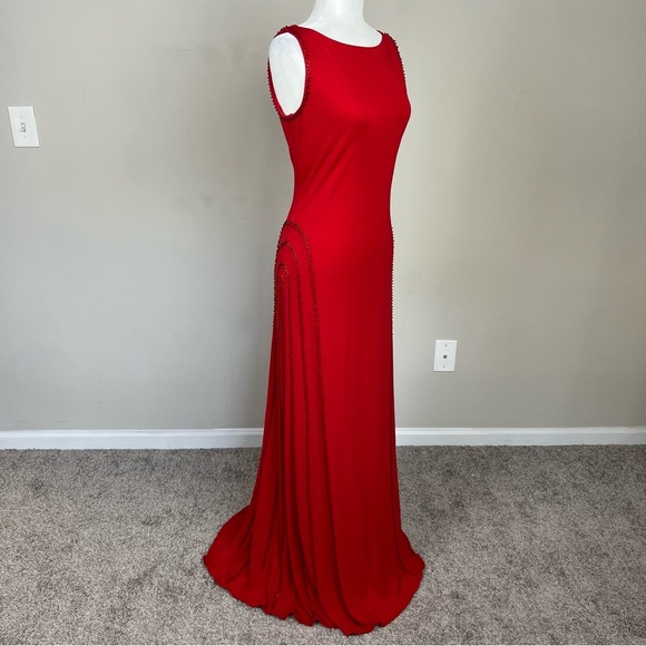 MAGGY LONDON BLACK LABEL BOAT NECK BEADED GOWN WITH TRAIN IN RED SIZE 8 - Picture 7 of 16